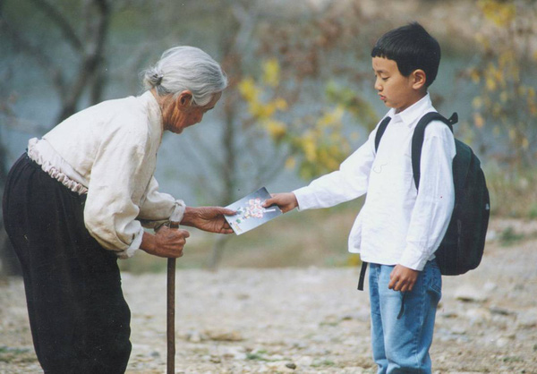 Cay mắt với phim Hàn đỉnh nhất về tình bà cháu: Người bà bị câm nhưng vẫn dạy được đứa cháu hỗn láo bài học tình người! - Ảnh 3.