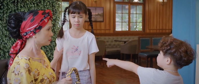 Mẹ quốc dân sôi máu tát lật mặt con út, nghe lý do xong khán giả muốn tát hộ cái nữa ở Thương Ngày Nắng Về - Ảnh 1. Mẹ quốc dân sôi máu tát lật mặt con út, nghe lý do xong khán giả muốn tát hộ cái nữa ở Thương Ngày Nắng Về - Ảnh 1.