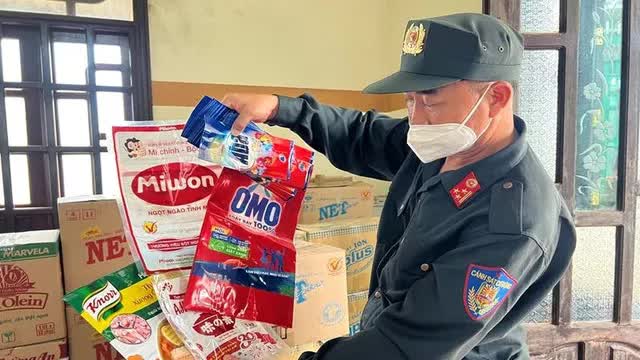 Triệt phá đường dây sản xuất hàng giả khủng, thu giữ hơn 10 tấn hàng hóa không rõ nguồn gốc - Ảnh 1.