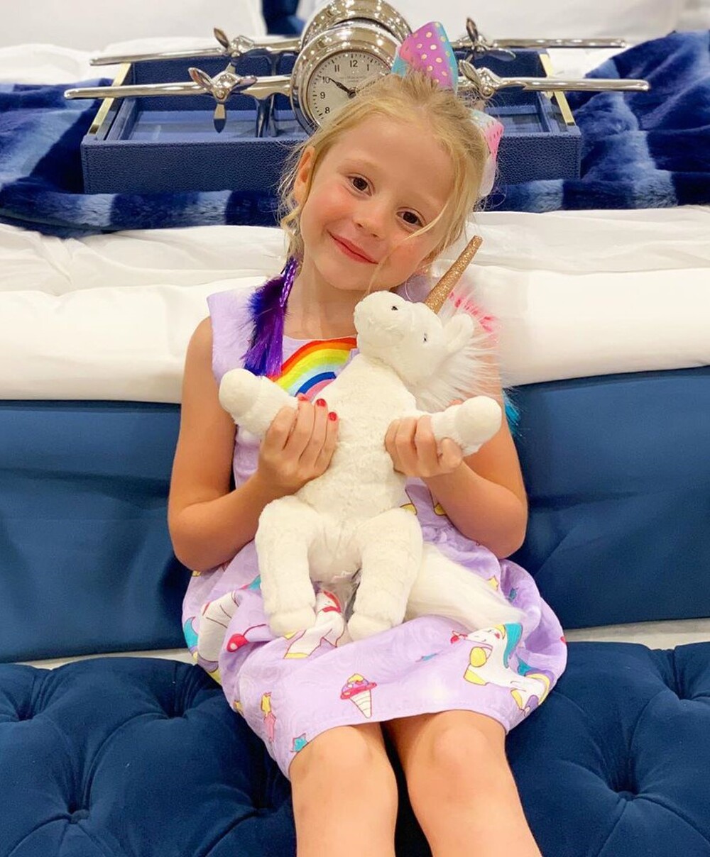 YouTuber vừa sở hữu nút Kim Cương tại Việt Nam thật ra là người đã có tận 8 nút Kim Cương trước đó? - Ảnh 3. YouTuber vừa sở hữu nút Kim Cương tại Việt Nam thật ra là người đã có tận 8 nút Kim Cương trước đó? - Ảnh 3.