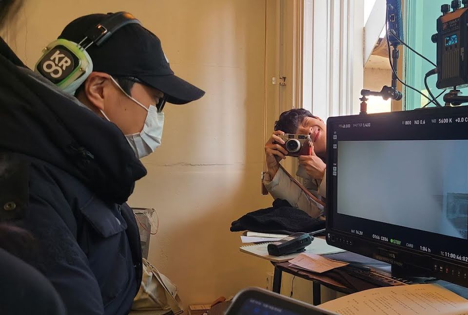 V (BTS) thả thính công khai 1 ngôi sao, chẳng ai ngờ fan không phản đối mà còn phát cuồng thích thú - Ảnh 2. V (BTS) thả thính công khai 1 ngôi sao, chẳng ai ngờ fan không phản đối mà còn phát cuồng thích thú - Ảnh 2.