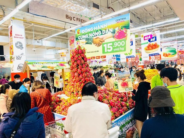 Thanh long siêu rẻ 5.000 đồng/kg tràn ngập vỉa hè ở TP.HCM - Ảnh 4.