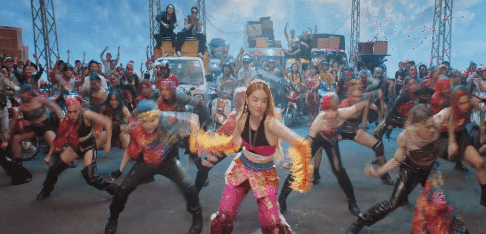 Ho&agrave;ng Thuỳ Linh tung Gieo Quẻ phi&ecirc;n bản nhảy xập x&igrave;nh, netizen m&ecirc; đắm nhưng vẫn c&oacute; 1 điểm trừ - Ảnh 6.