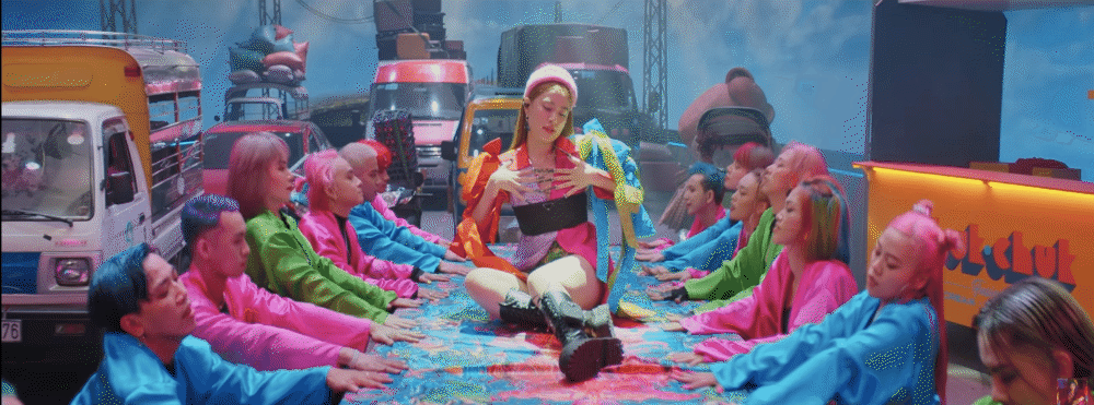 Ho&agrave;ng Thuỳ Linh tung Gieo Quẻ phi&ecirc;n bản nhảy xập x&igrave;nh, netizen m&ecirc; đắm nhưng vẫn c&oacute; 1 điểm trừ - Ảnh 4.