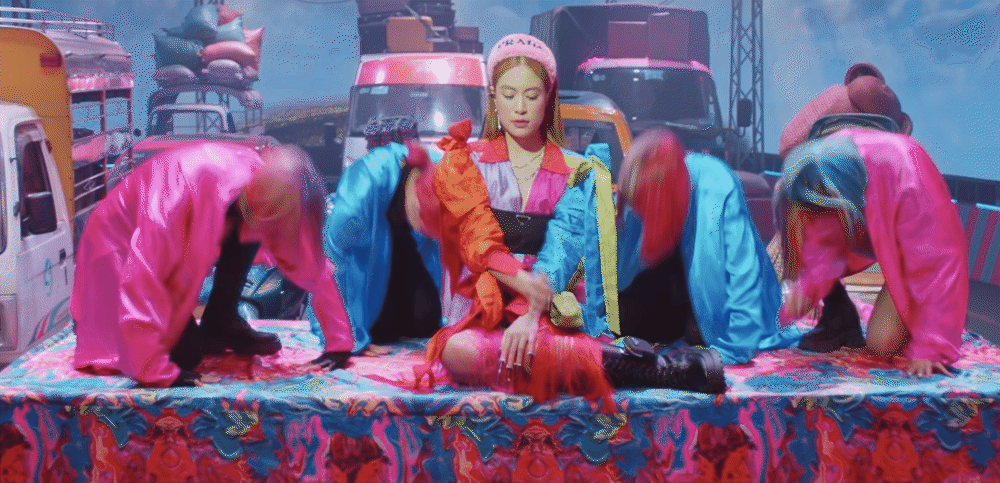 Ho&agrave;ng Thuỳ Linh tung Gieo Quẻ phi&ecirc;n bản nhảy xập x&igrave;nh, netizen m&ecirc; đắm nhưng vẫn c&oacute; 1 điểm trừ - Ảnh 2.