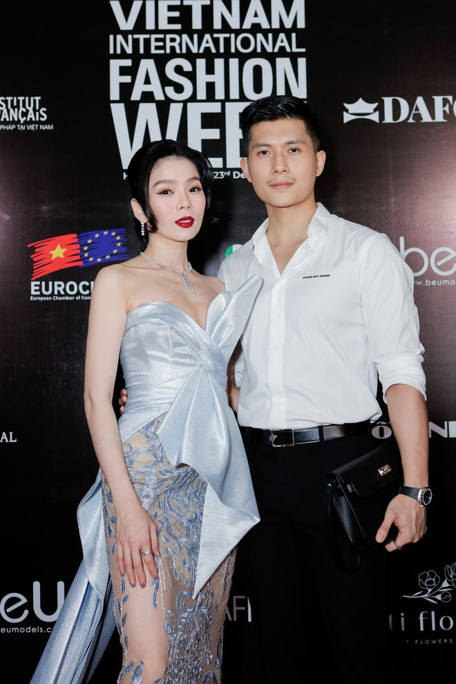 Liên tục bị soi mói chuyện yêu đương với tình trẻ Lâm Bảo Châu, Lệ Quyên lại lên tiếng nói đạo lý đầy thâm thuý! - Ảnh 4. Liên tục bị soi mói chuyện yêu đương với tình trẻ Lâm Bảo Châu, Lệ Quyên lại lên tiếng nói đạo lý đầy thâm thuý! - Ảnh 4.