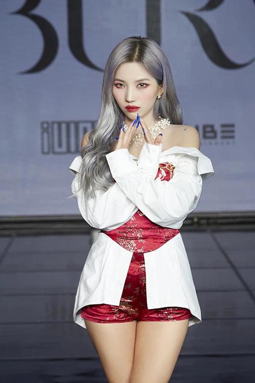 Kh&ocirc;ng chỉ h&aacute;t hay nhảy đẹp, một nữ idol Kpop c&ograve;n g&acirc;y bất ngờ khi quyết định livestream game chỉ để chiều l&ograve;ng fan - Ảnh 8.