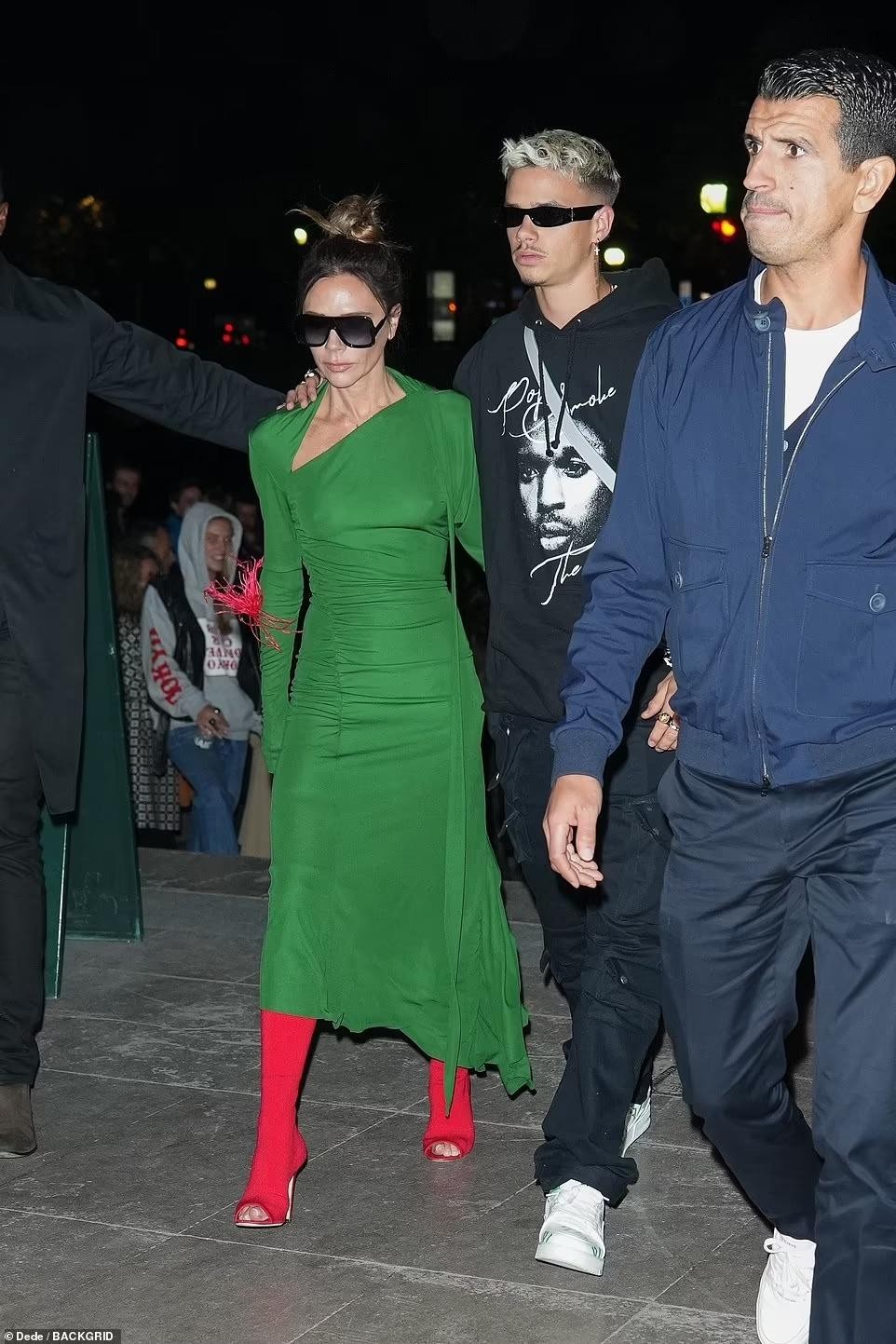 Victoria Beckham bật khóc khi gặp lại con dâu - Ảnh 11.