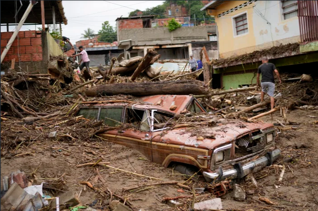 Lũ lụt nghiêm trọng do mưa lớn ở Venezuela khiến 22 người thiệt mạng - Ảnh 2.