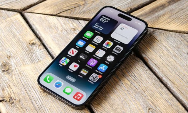 iPhone 14 vừa mở cọc đã loạn giá bán, thấp nhất chỉ từ 17 triệu đồng - Ảnh 1.