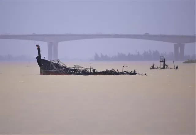 Nguyên nhân ban đầu vụ 8 ca nô, tàu du lịch bốc cháy ở bến Cửa Đại - Ảnh 1.