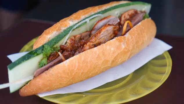 CNN săn l&ugrave;ng chiếc b&aacute;nh m&igrave; ngon nhất Việt Nam: Người Việt đ&atilde; từng ăn thử chưa? - Ảnh 2.