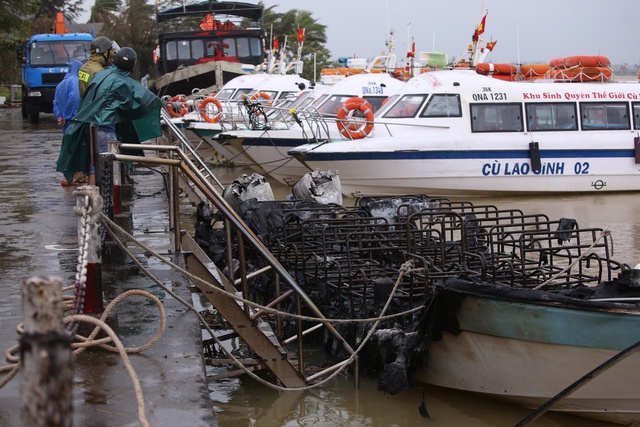 Nguyên nhân ban đầu vụ 8 ca nô, tàu du lịch bốc cháy ở bến Cửa Đại - Ảnh 8.