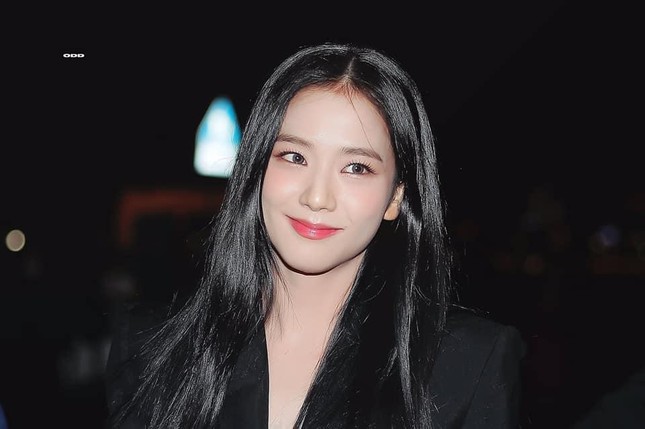 Jisoo (BLACKPINK) vượt Kylie Jenner - Ảnh 1.