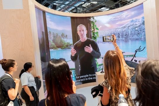 K&iacute;nh thực tế ảo gi&aacute; 1.500 USD: Vi&ecirc;n gạch tiếp theo trong giấc mơ vũ trụ ảo của Mark Zuckerberg - Ảnh 2.