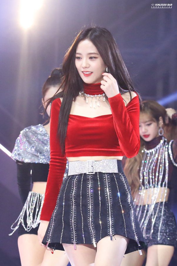 Điểm mặt 10 outfit sân khấu gây sốt của idol Hàn - Ảnh 10.