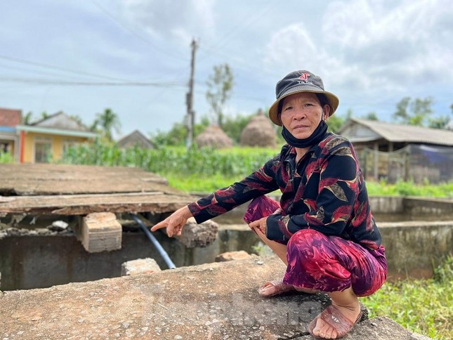 Nghe tiếng động lạ lúc rạng sáng, người dân hoang mang phát hiện bê tông trồi lên mặt đất - Ảnh 11.