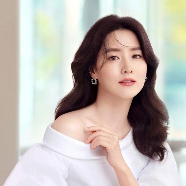 Khó đoán Lee Young Ae 51 tuổi - Ảnh 3.