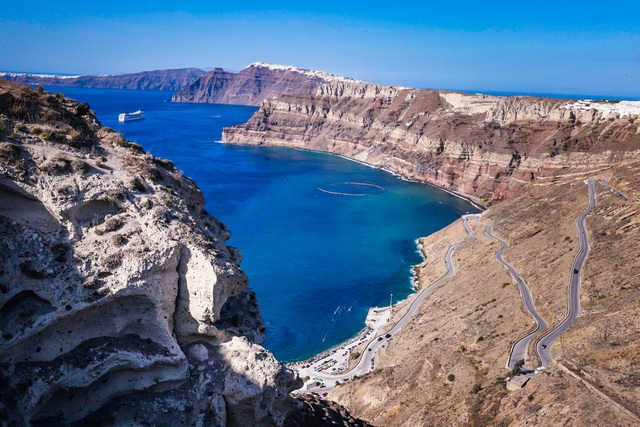 Khám phá thiên đường Santorini cùng blogger du lịch Ngô Trần Hải An - Ảnh 1.