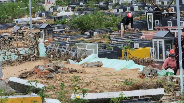 Sạt lở nghĩa trang lớn nhất Đà Nẵng: Dùng flycam đánh giá mức độ thiệt hại, khẩn trương khắc phục sự cố - Ảnh 3.