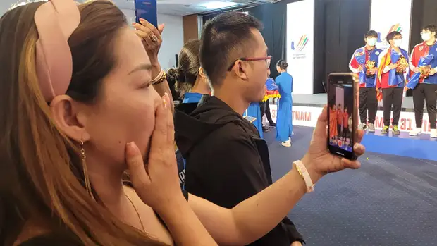 C&aacute;c tuyển thủ Esports v&agrave; những liều doping tinh thần từ gia đ&igrave;nh - Ảnh 11.