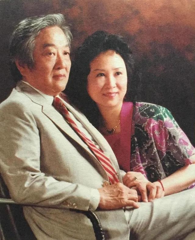 Chuyện đời nữ sĩ Quỳnh Dao: Viết nên bao chuyện tình lãng mạn lay động nhưng bản thân lại lắm truân chuyên - Ảnh 4.