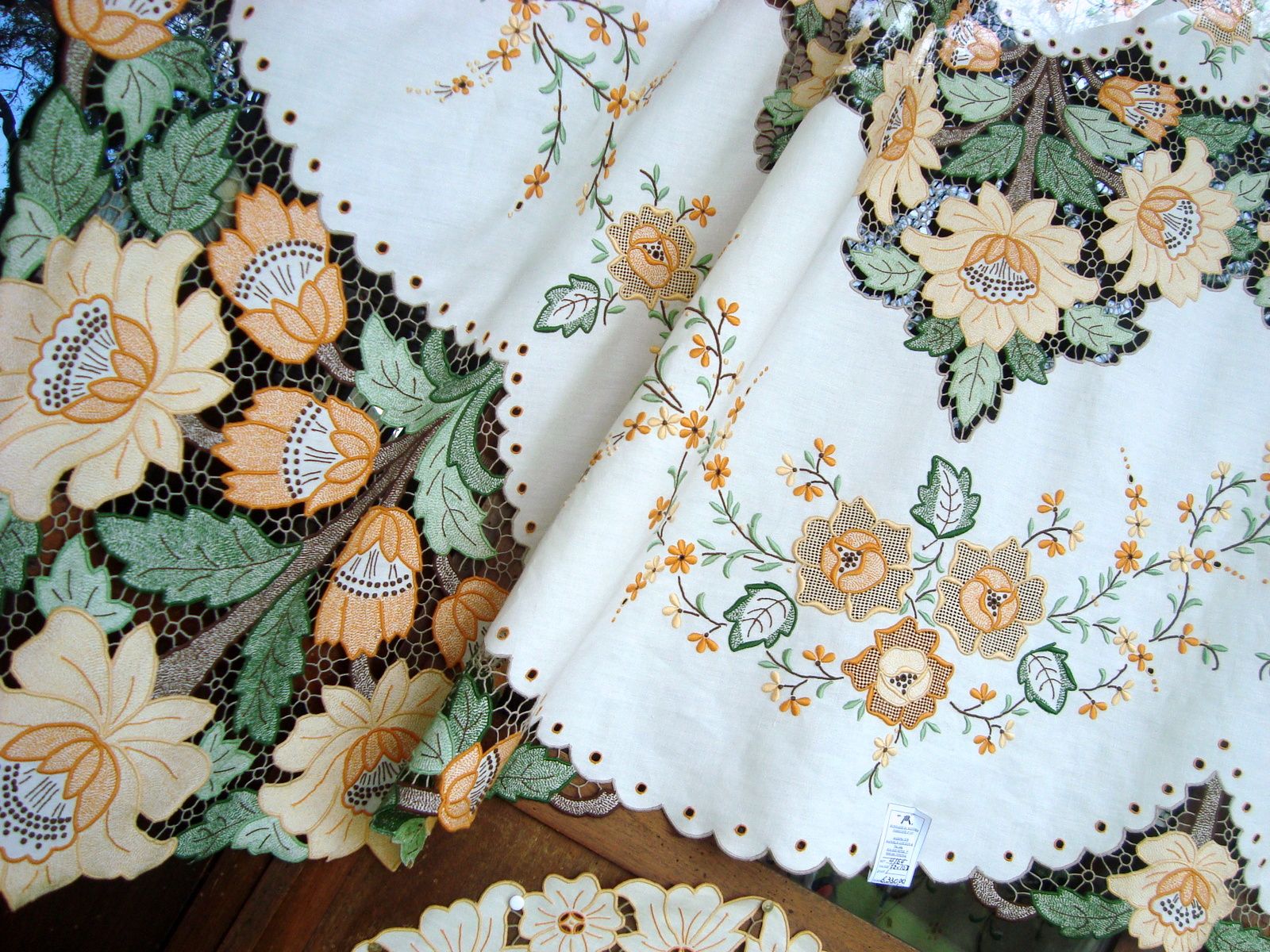 Nghề thêu truyền thống 150 tuổi của hòn đảo đẹp nhất châu Âu, vang danh ...