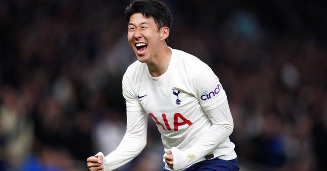 Son Heung-min làm rạng danh châu Á ở lễ trao giải Quả bóng vàng 2022 - Ảnh 1.