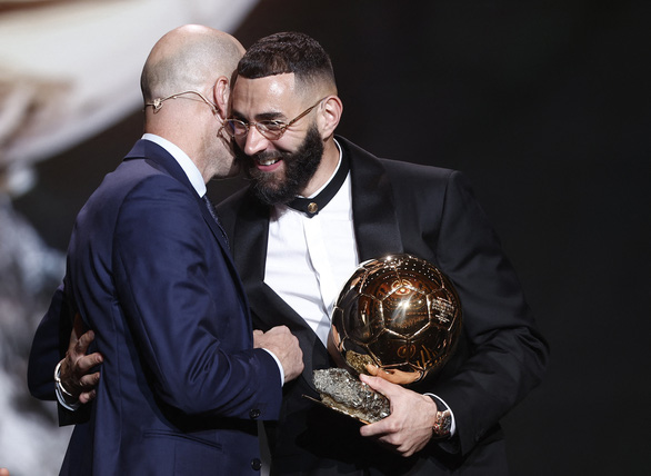 Karim Benzema: Tôi đã lớn lên với ước mơ Ballon d’Or và hình mẫu Zizou, Ronaldo - Ảnh 1.