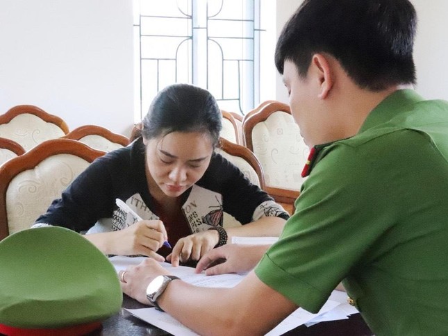 Nữ kế toán lừa hơn 110 tỷ đồng bằng chiêu tặng quà khi mua vật liệu xây dựng - Ảnh 1. Nữ kế toán lừa hơn 110 tỷ đồng bằng chiêu tặng quà khi mua vật liệu xây dựng - Ảnh 1.