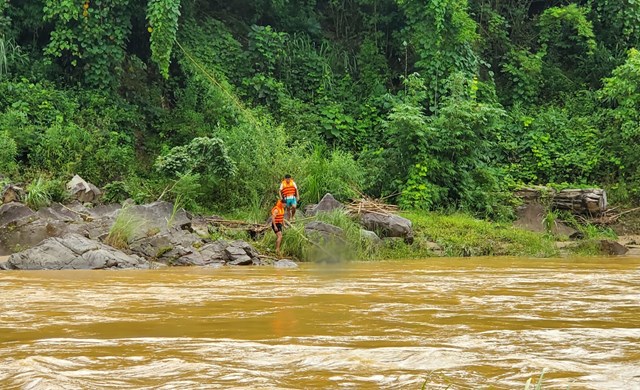 Quảng Nam: Tìm thấy thi thể người đàn ông bị nước cuốn trôi 15 km - Ảnh 1.