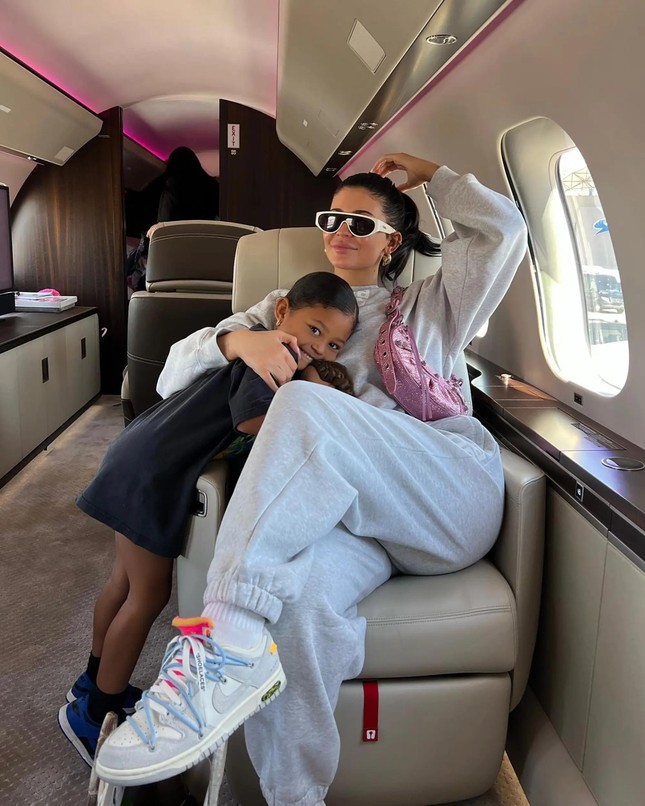 Máy bay riêng trị giá 73 triệu USD của Kylie Jenner - Ảnh 3.