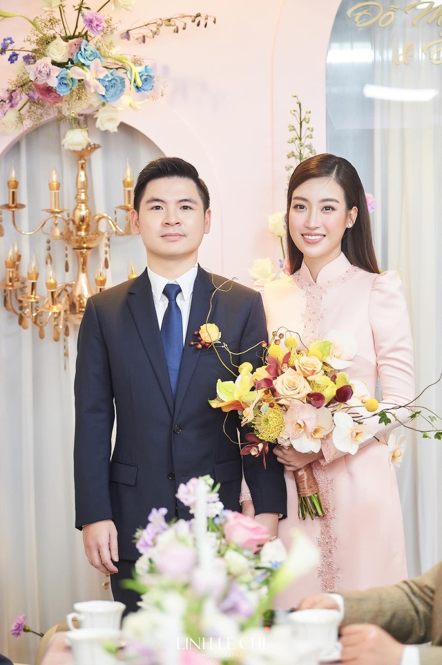 Toàn cảnh hôn lễ Hoa hậu Đỗ Mỹ Linh và chồng doanh nhân: Dàn mỹ nhân đổ bộ, Lương Thuỳ Linh bắt được hoa cưới - Ảnh 26.