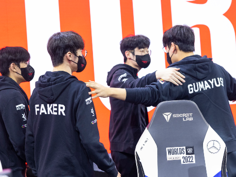 Faker đánh giá sức mạnh của LPL và LCK sau chiến thắng trước RNG tại CKTG 2022 - Ảnh 2.