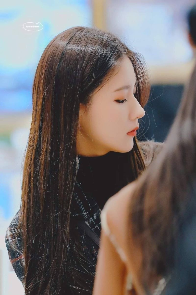 Nữ idol Hàn khiến netizen phát cuồng vì sống mũi tuyệt tác, nhìn mà không nghĩ là đẹp tự nhiên - Ảnh 2.
