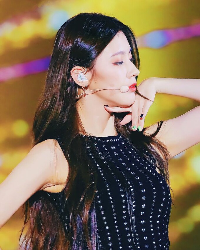 Nữ idol Hàn khiến netizen phát cuồng vì sống mũi tuyệt tác, nhìn mà không nghĩ là đẹp tự nhiên - Ảnh 1.