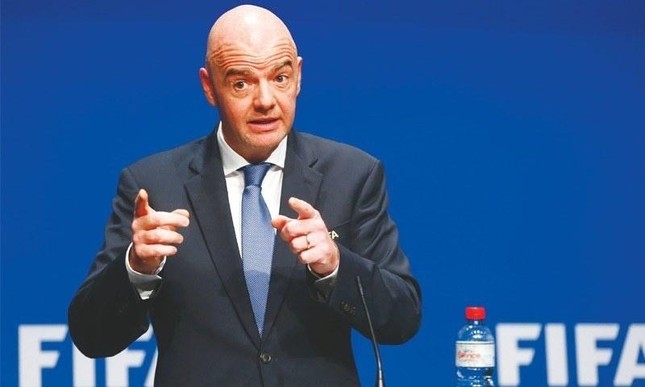 Chủ tịch FIFA bực bội vì bị ép giá bản quyền truyền hình World Cup - Ảnh 2.