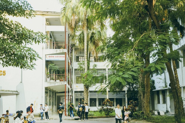 Ngôi trường ĐH rộng nhất trung tâm Hà Nội, sinh viên học 5 năm vẫn chưa khám phá hết các ngóc ngách - Ảnh 4.
