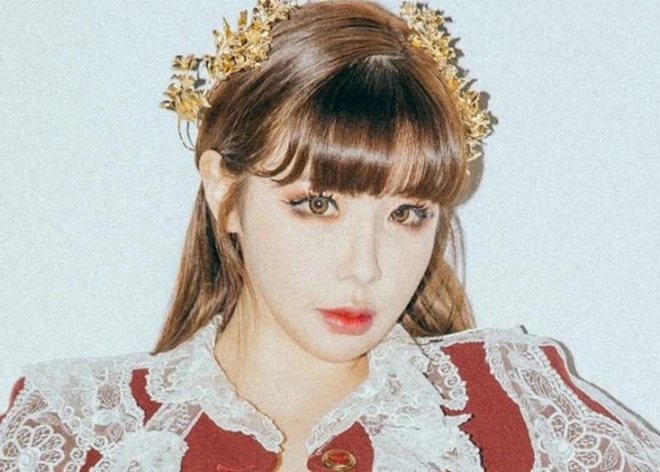 Idol vạn người mê Park Bom xuất hiện mũm mĩm, gương mặt khác lạ - Ảnh 8.