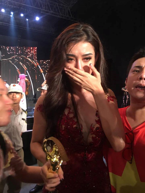 Mỹ nhân Việt khóc nức nở khi bị loại khỏi top 5 Miss Grand International giờ thành biên tập viên, cuộc sống thế nào? - Ảnh 2.