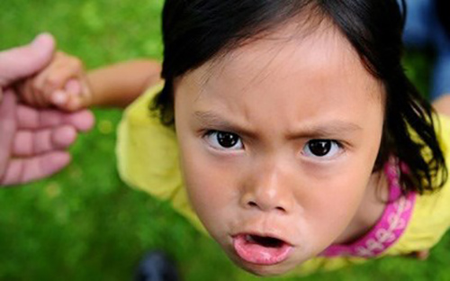 Gi&aacute;o sư ĐH Trung Quốc: Trẻ c&oacute; 4 h&agrave;nh vi n&agrave;y, bố mẹ buộc phải nghi&ecirc;m khắc dạy dỗ nếu kh&ocirc;ng muốn con lớn l&ecirc;n hư hỏng - Ảnh 2.