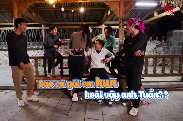 Mai Phương Th&uacute;y ngại ng&ugrave;ng khi được HIEUTHUHAI tỏ t&igrave;nh - Ảnh 6.
