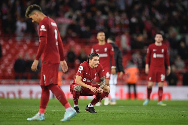 Thua đau đội áp chót, Liverpool đứt chuỗi 29 trận bất bại sân nhà - Ảnh 1.