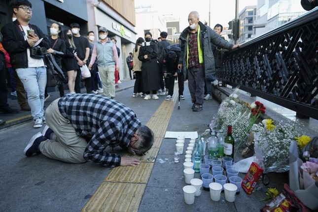 Không khí tang thương bao trùm Seoul sau vụ giẫm đạp chết người - Ảnh 11.