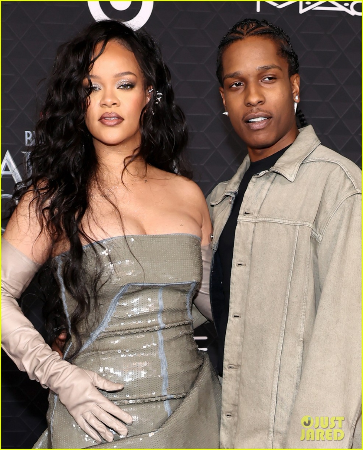 Rihanna lên đồ gợi cảm dự sự kiện cùng bạn trai rapper - Ảnh 3.