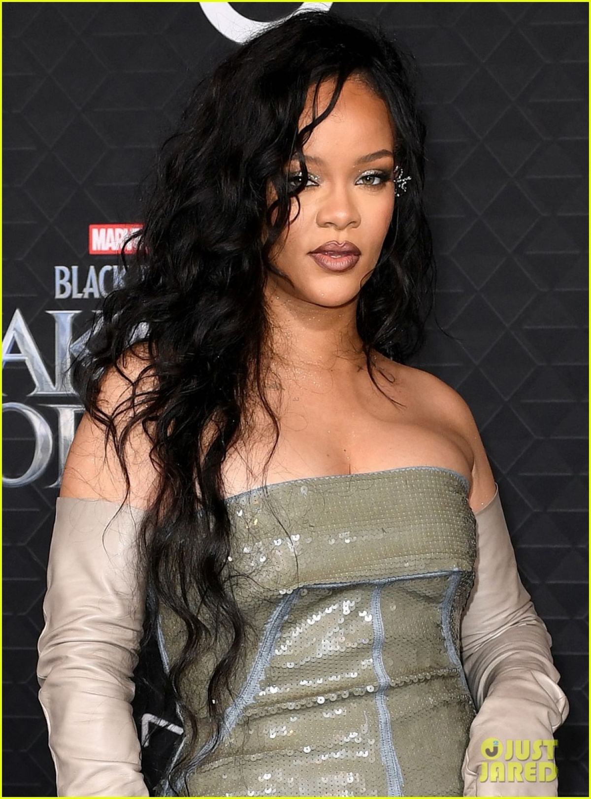 Rihanna lên đồ gợi cảm dự sự kiện cùng bạn trai rapper - Ảnh 2.