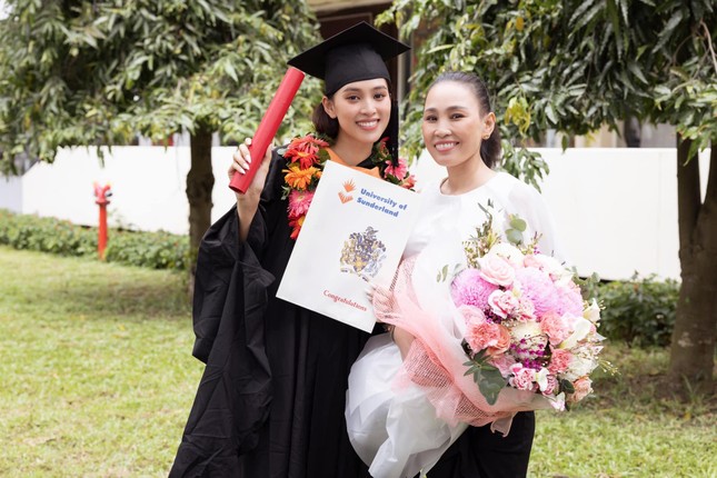 Hoa hậu Tiểu Vy tốt nghiệp đại học - Ảnh 3.