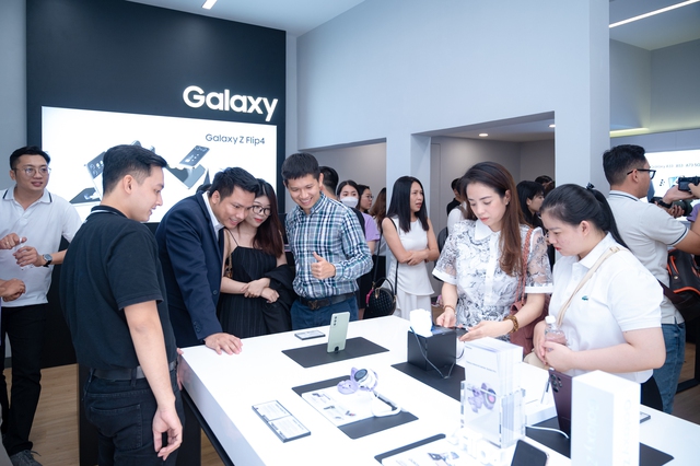 S.Studio by FPT chính thức ra mắt: Cửa hàng trải nghiệm sản phẩm Samsung đúng chuẩn - Ảnh 2.