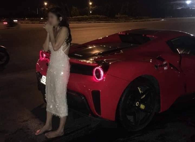 Ảnh: Hiện trường vụ siêu xe Ferrari va chạm với xe máy ở Hà Nội khiến 1 người tử vong - Ảnh 8.