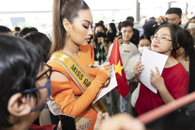 Đoàn Thiên Ân lên đường đến Indonesia thi Hoa hậu Hòa bình Quốc tế 2022 - Ảnh 7.
